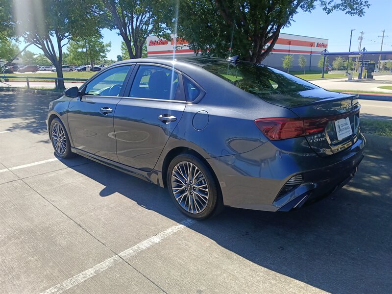 Vehicle image 7 of 32