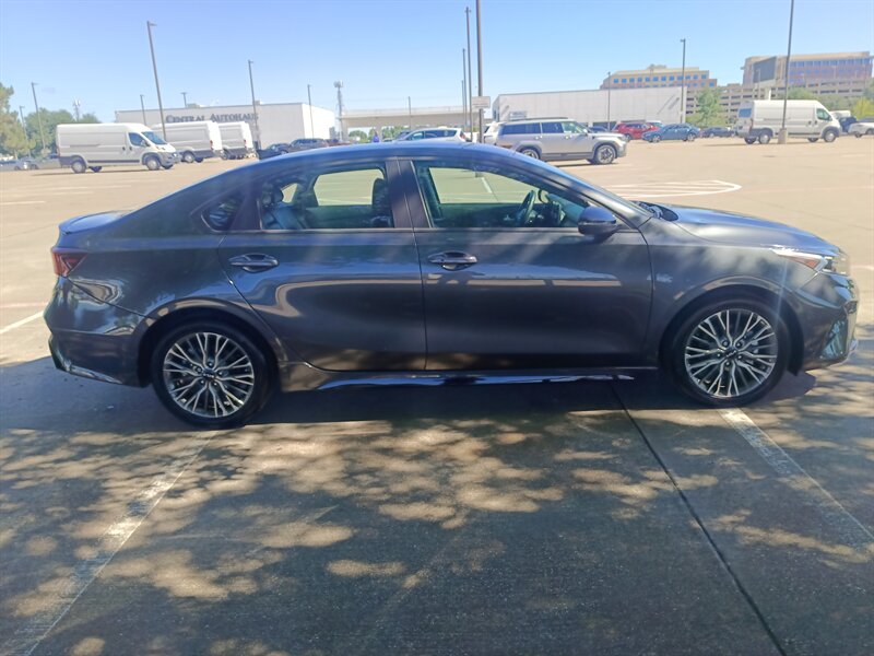 Vehicle image 6 of 32