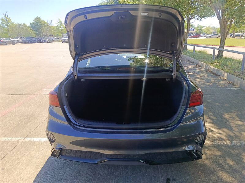 Vehicle image 14 of 32