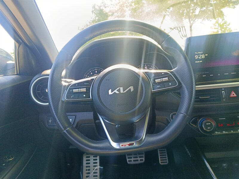 Vehicle image 22 of 32