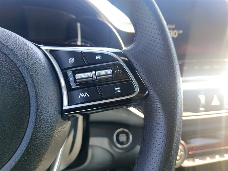 Vehicle image 24 of 32