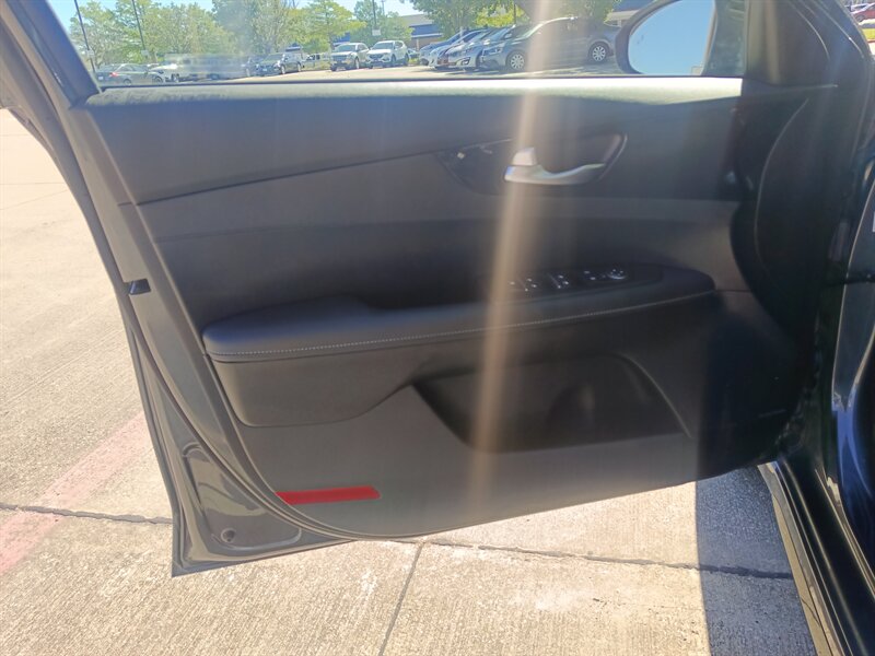 Vehicle image 10 of 32