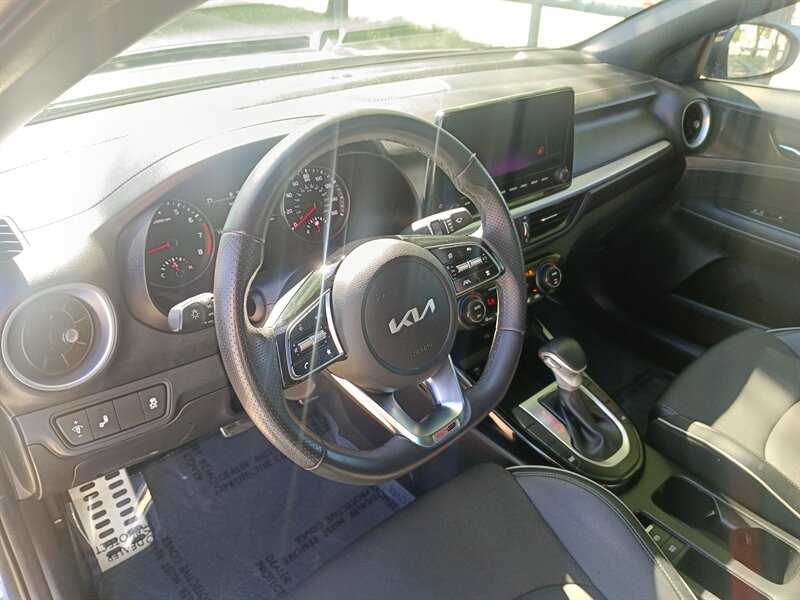 Vehicle image 18 of 32