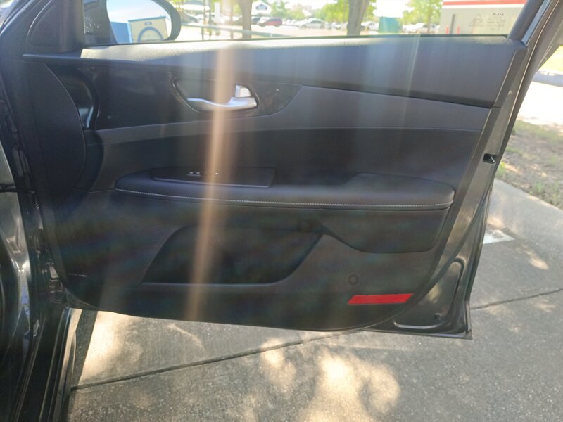 Vehicle image 12 of 32