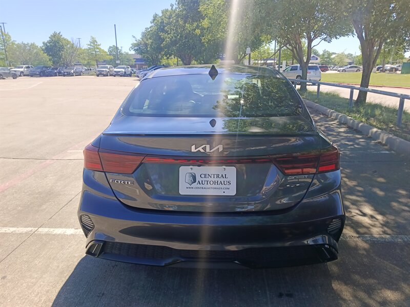 Vehicle image 4 of 32