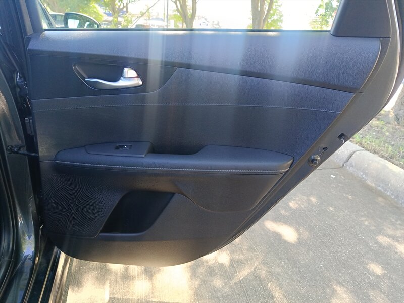 Vehicle image 11 of 32