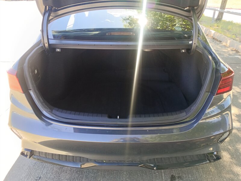 Vehicle image 15 of 32