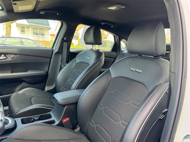 Vehicle image 17 of 47