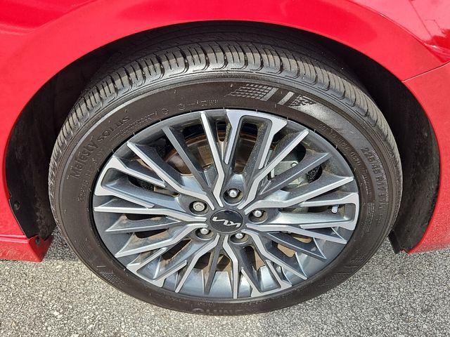 Vehicle image 17 of 43