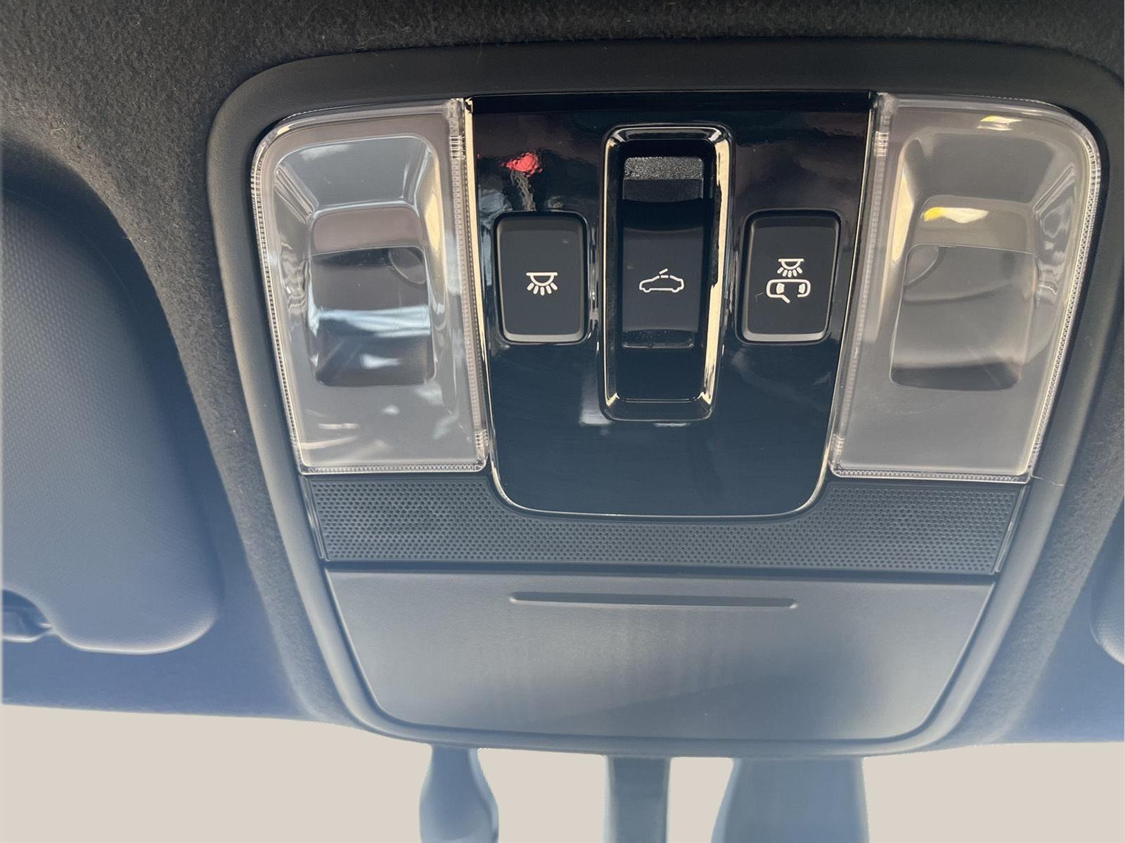 Vehicle image 32 of 34