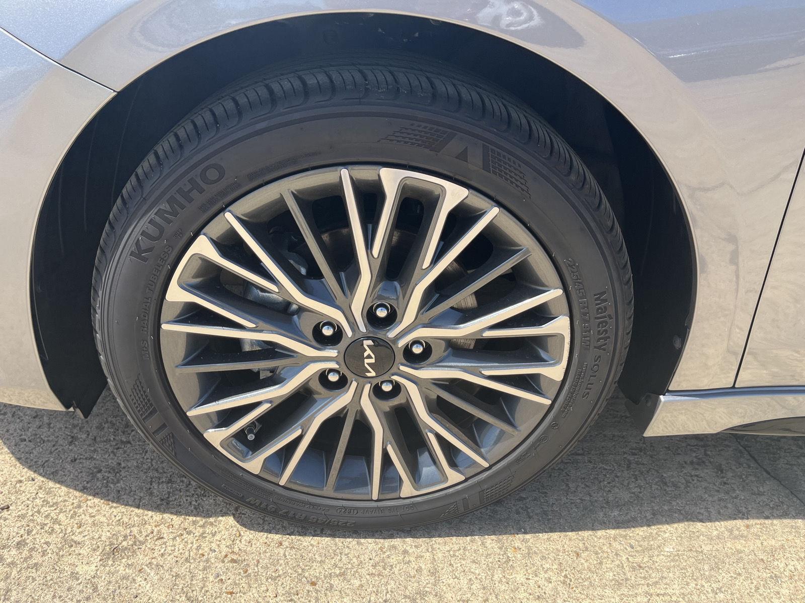 Vehicle image 11 of 34