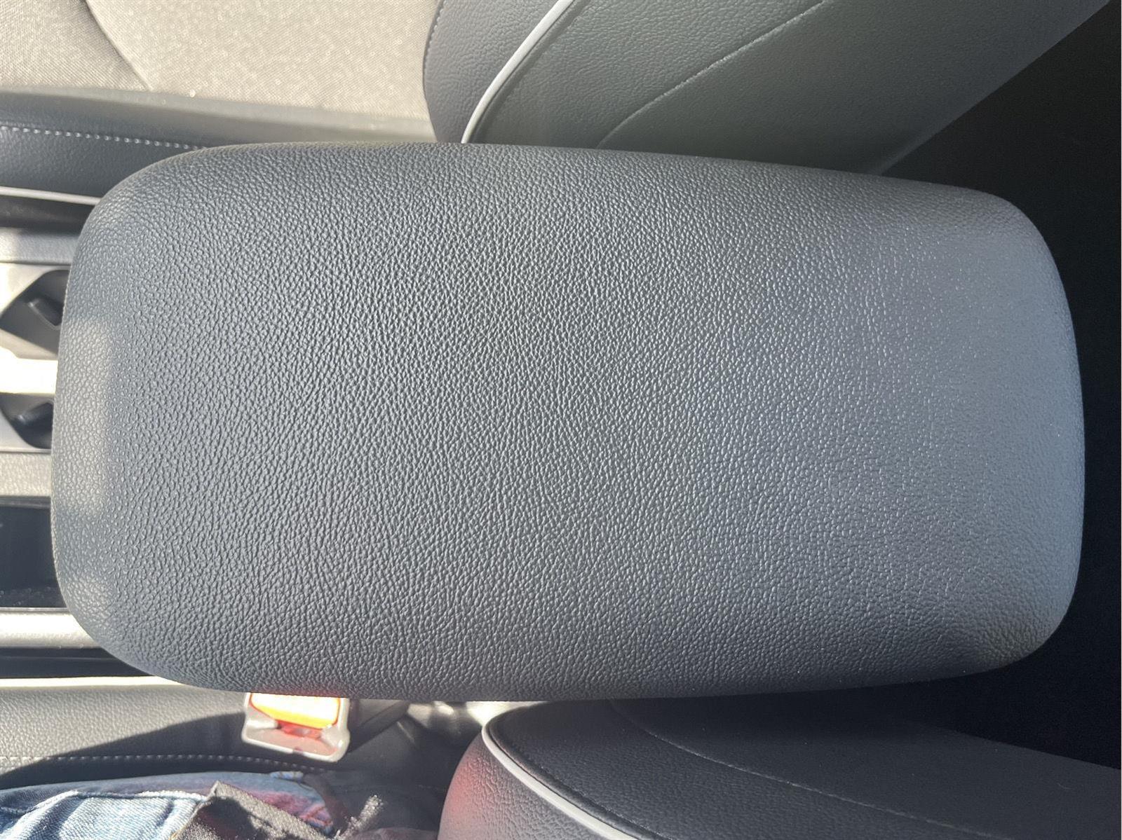 Vehicle image 29 of 34