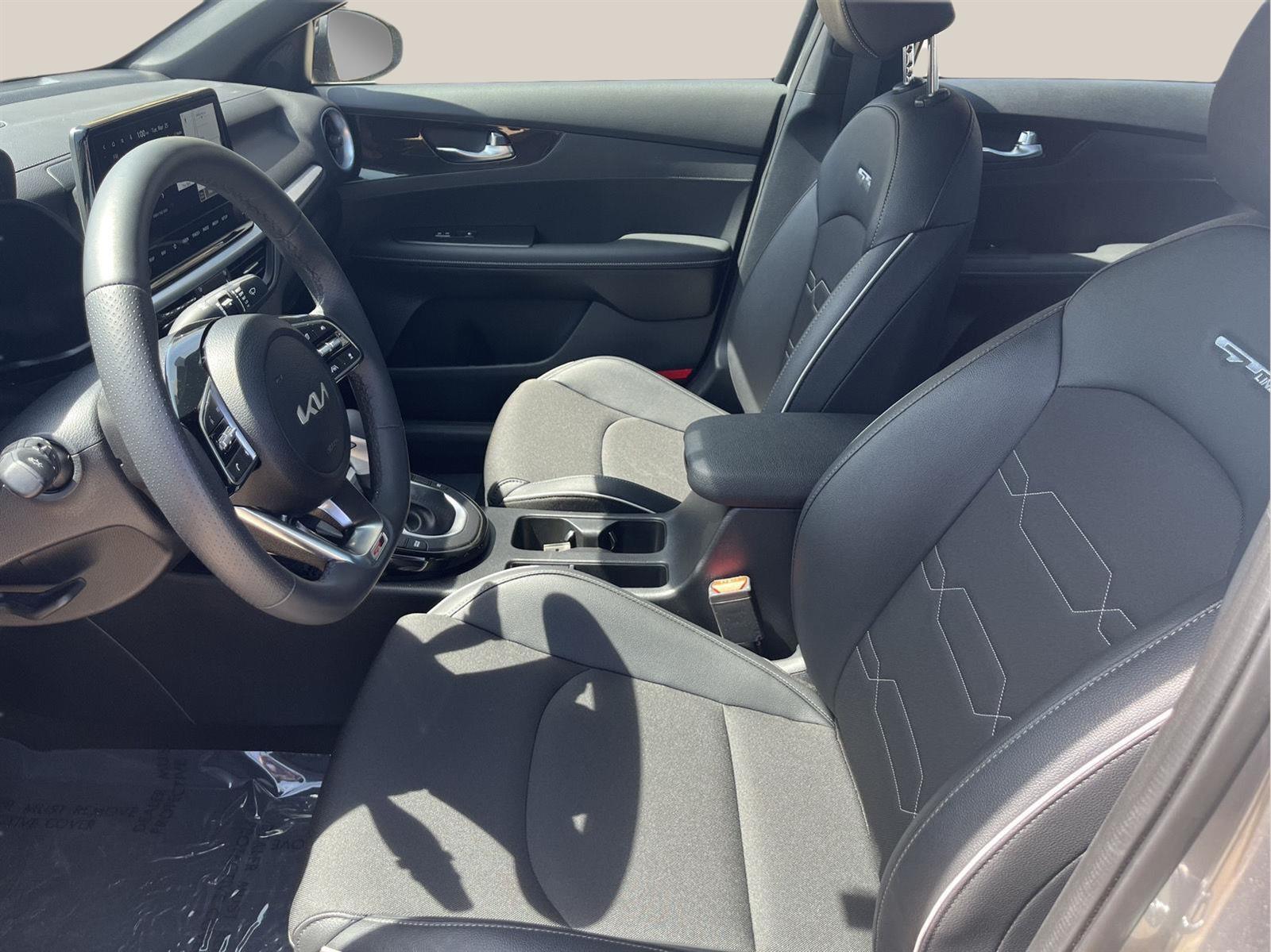 Vehicle image 17 of 34