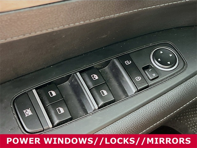 Vehicle image 25 of 33