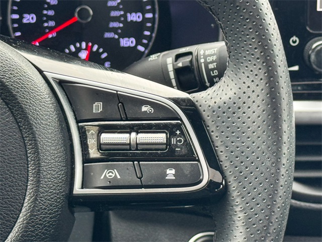 Vehicle image 32 of 49