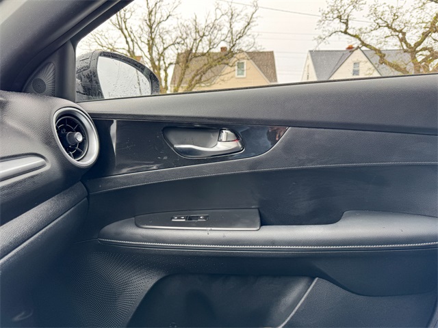 Vehicle image 37 of 49
