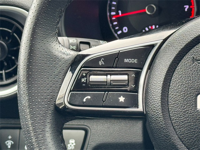 Vehicle image 31 of 49