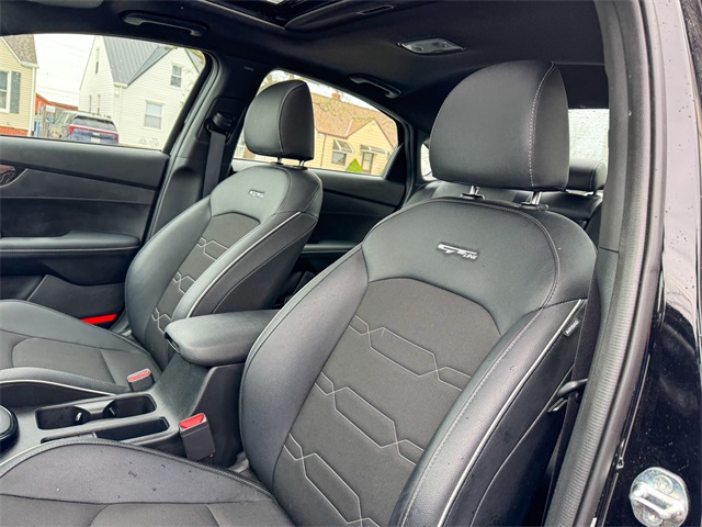 Vehicle image 17 of 49