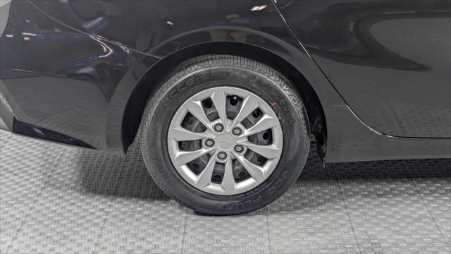 Vehicle image 31 of 34