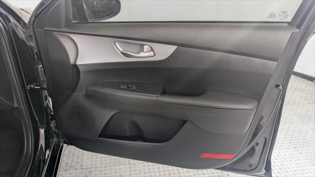 Vehicle image 28 of 34