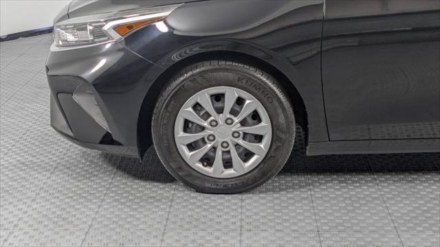 Vehicle image 33 of 34