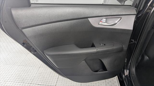 Vehicle image 24 of 34