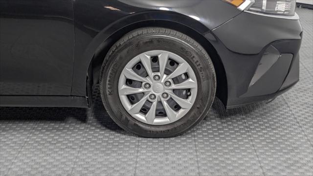 Vehicle image 32 of 34