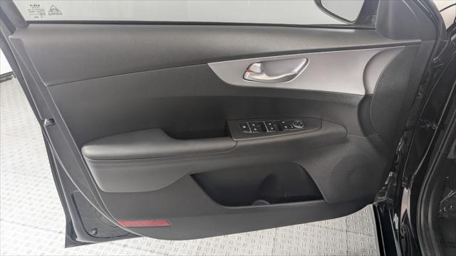 Vehicle image 22 of 34