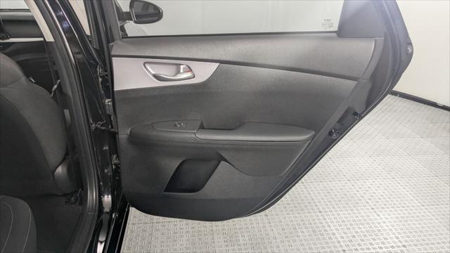 Vehicle image 26 of 34