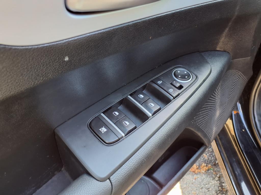 Vehicle image 10 of 16