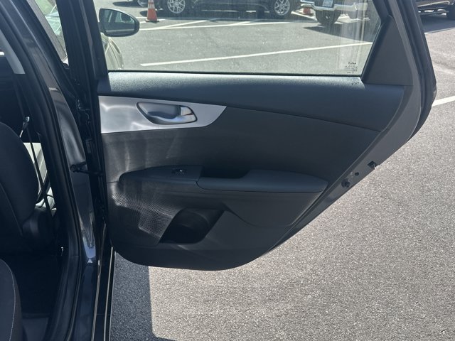 Vehicle image 17 of 30