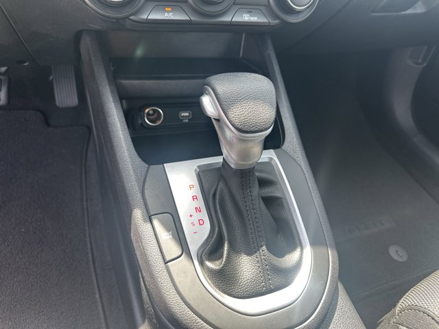 Vehicle image 27 of 30