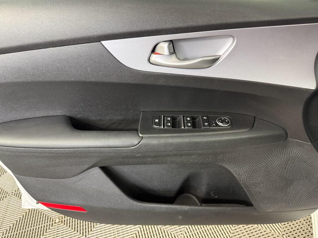 Vehicle image 20 of 24