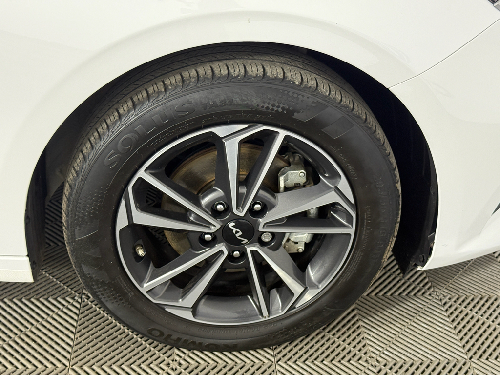 Vehicle image 11 of 24
