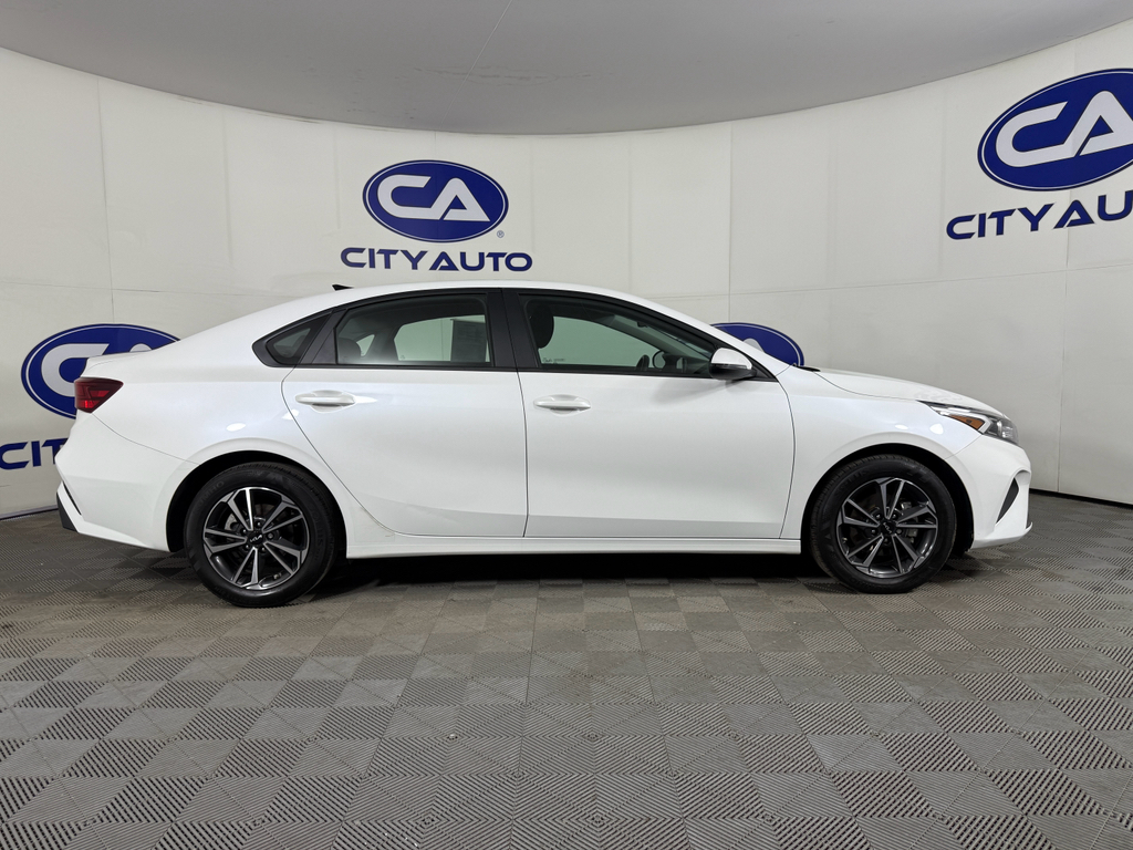 Vehicle image 4 of 24
