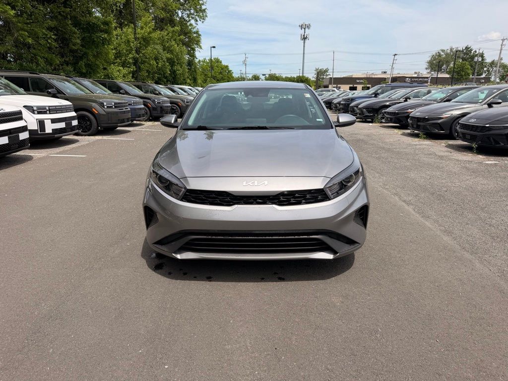 2024 Kia Forte LXS Image 3 of 34
