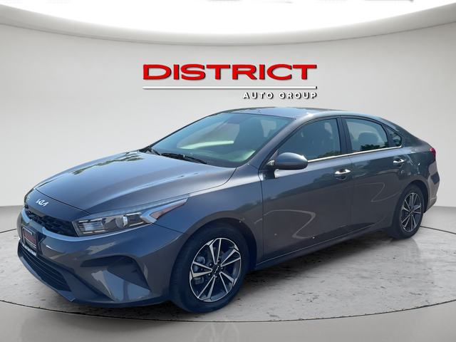2024 Kia Forte LXS Image 2 of 30