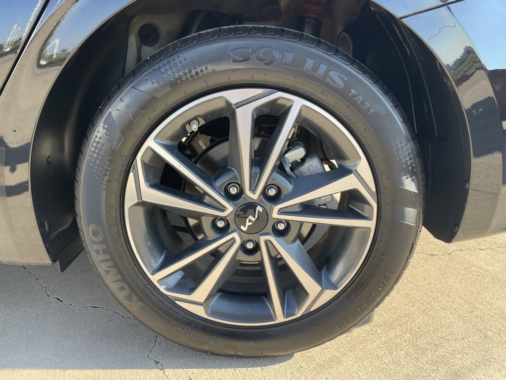 2024 Kia Forte LXS Image 6 of 20