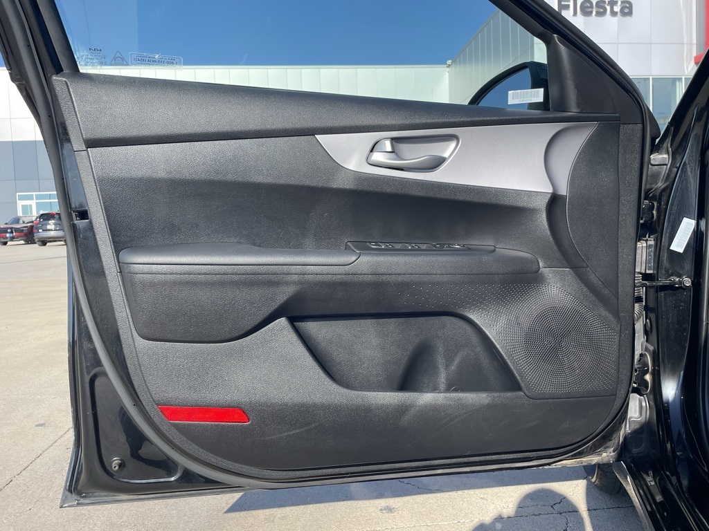 2024 Kia Forte LXS Image 15 of 20