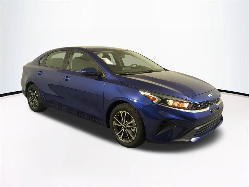 2024 Kia Forte LXS Image 3 of 35