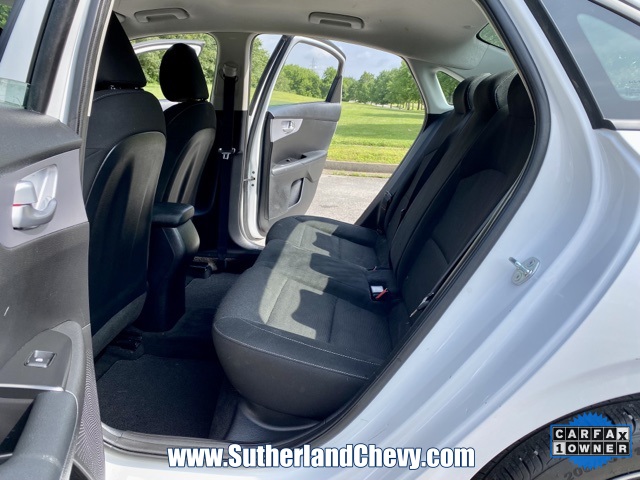 Vehicle image 32 of 40