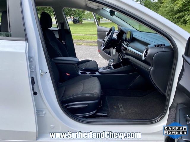 Vehicle image 16 of 40
