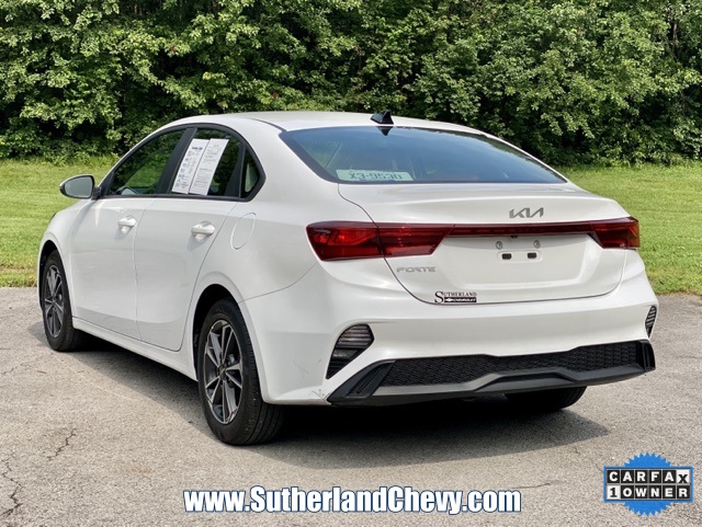 Vehicle image 9 of 40