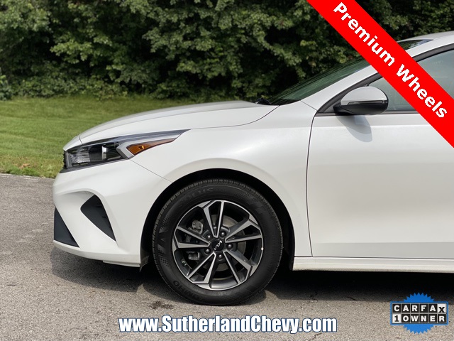 Vehicle image 11 of 40