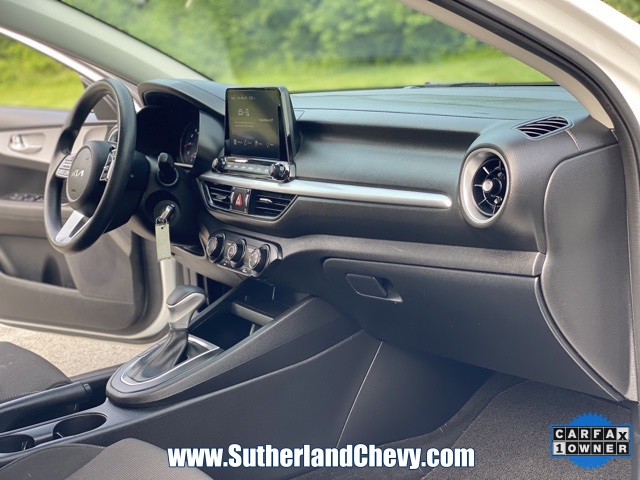 Vehicle image 17 of 40