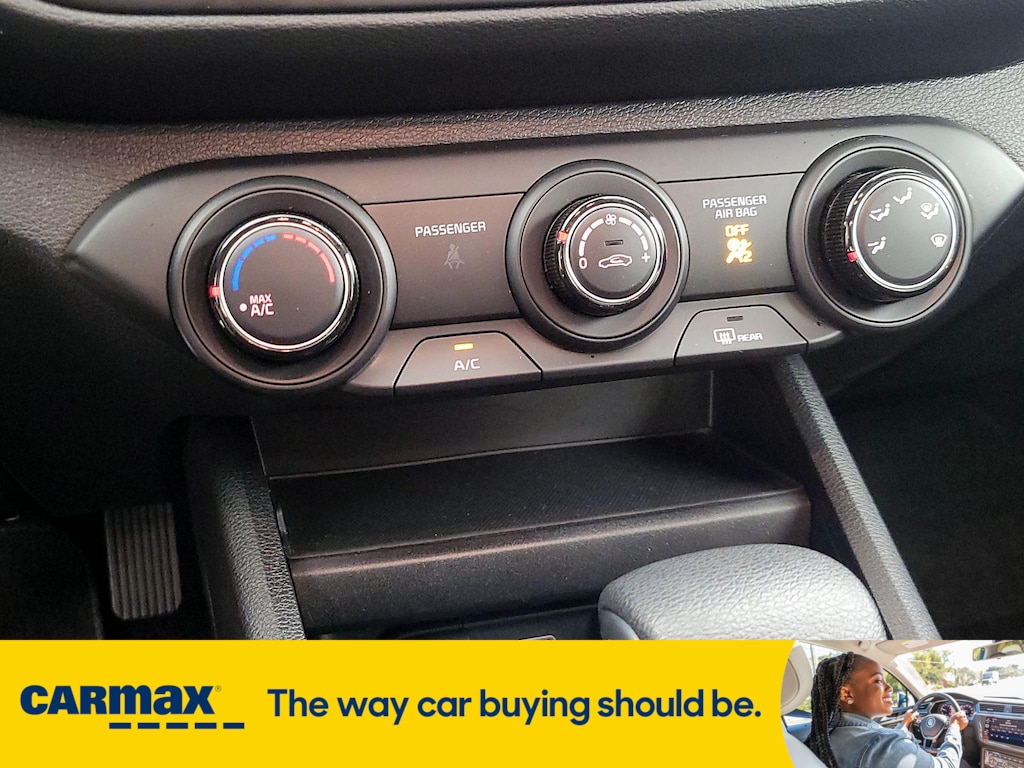 Vehicle image 21 of 28