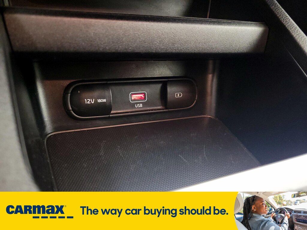 Vehicle image 23 of 28