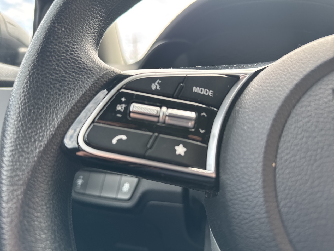 Vehicle image 11 of 13