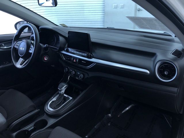 Vehicle image 25 of 35