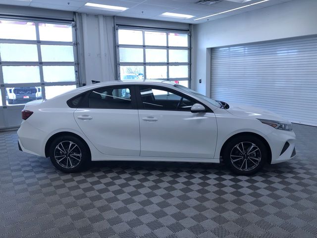Vehicle image 7 of 35